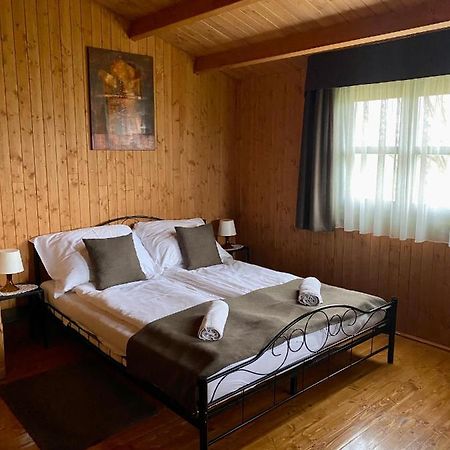 Eszter-Haz Hotel Kisapati Екстериор снимка
