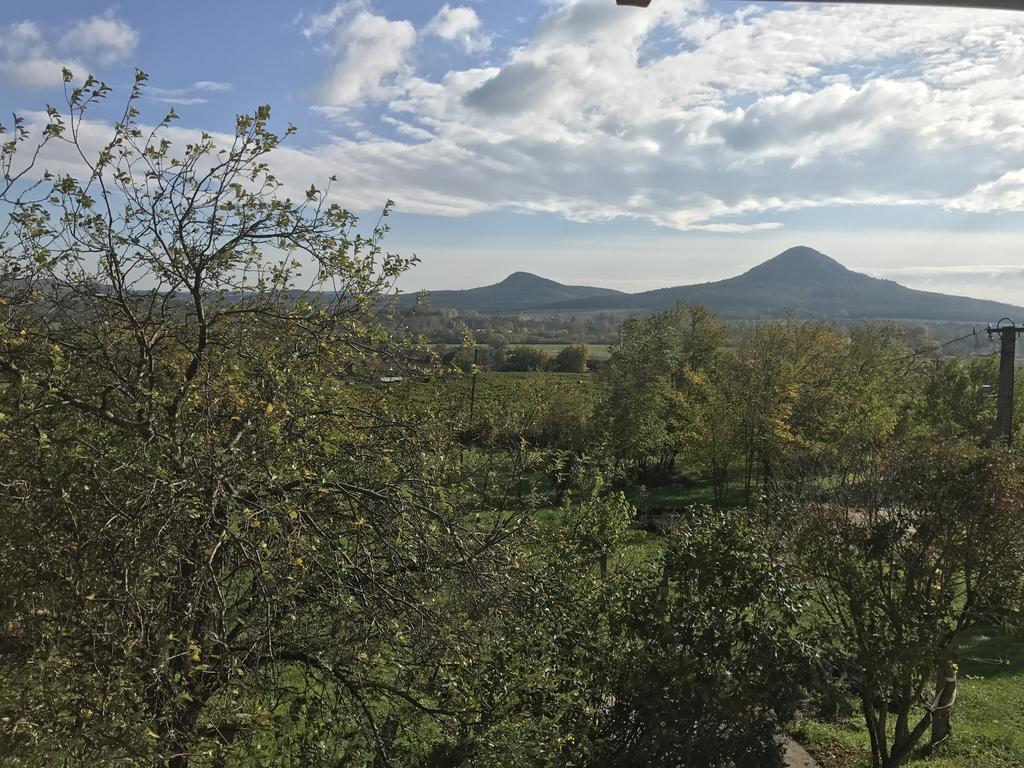 Eszter-Haz Hotel Kisapati Екстериор снимка